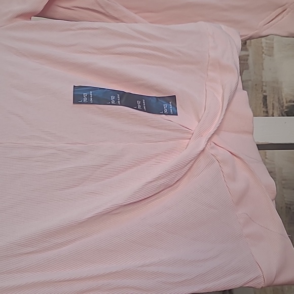 New with tags! All in Motion Girls Large twist knot ribbed crewneck pink top - Picture 3 of 6